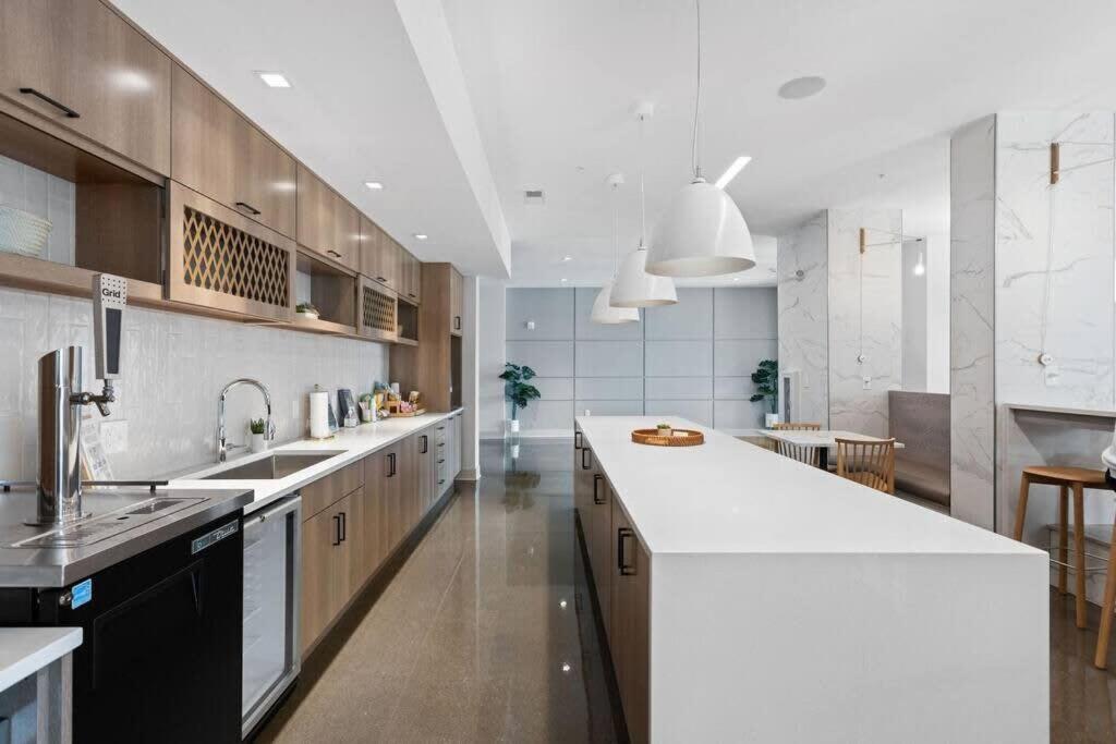 Dream Apartment Near Whole Foods Cozysuites Индианаполис Экстерьер фото
